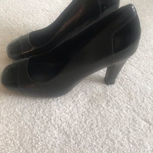 Italian made Dana Davis comfort pumps